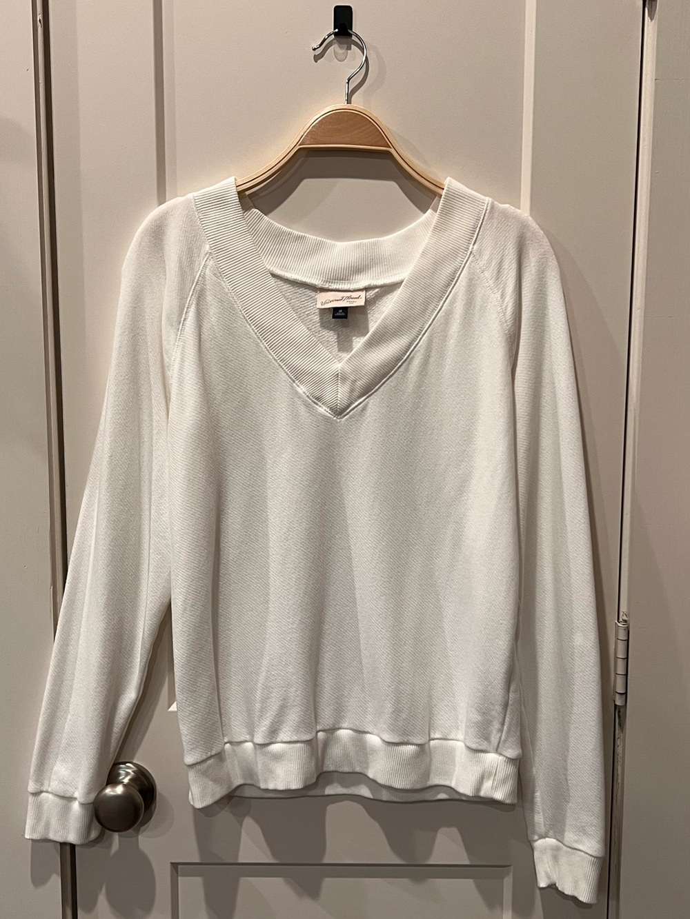Universal Thread White V-Neck Pullover Sweatshirt